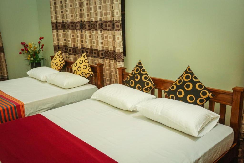 גאלה Nirosha Guest House מראה חיצוני תמונה