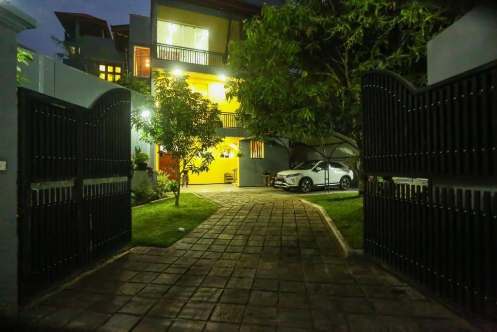 גאלה Nirosha Guest House מראה חיצוני תמונה