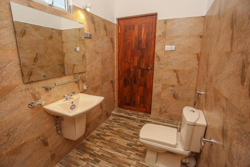 גאלה Nirosha Guest House מראה חיצוני תמונה