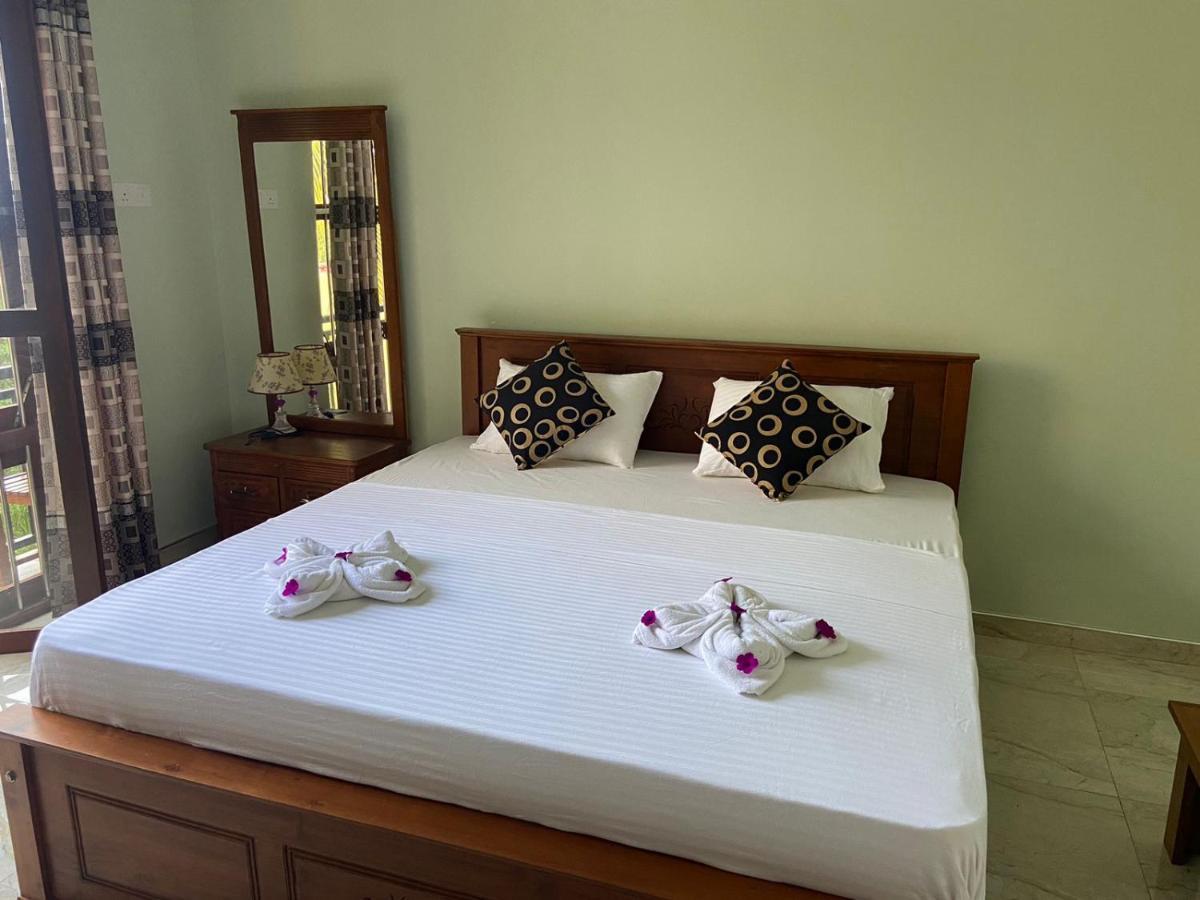 גאלה Nirosha Guest House מראה חיצוני תמונה