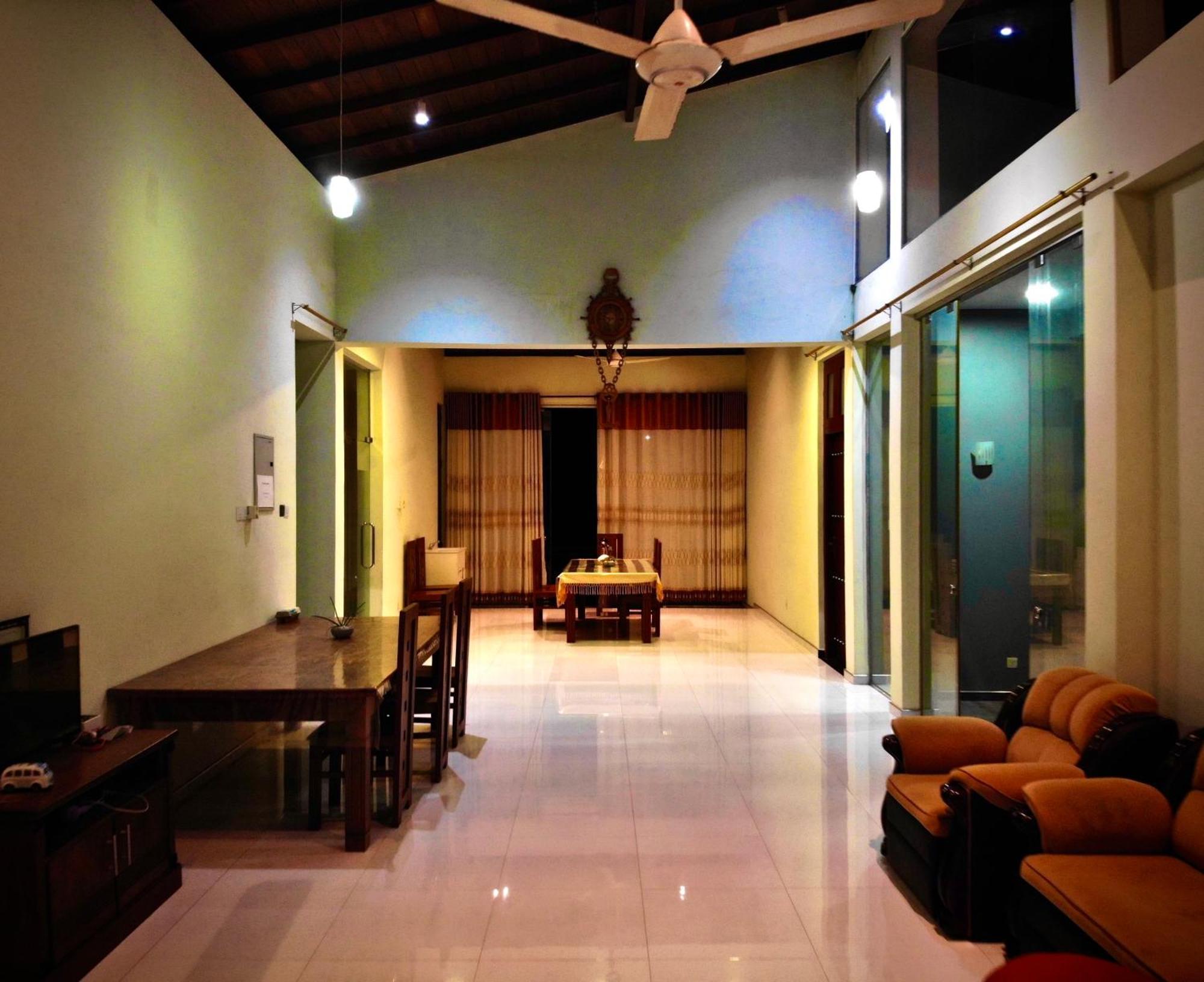 גאלה Nirosha Guest House מראה חיצוני תמונה