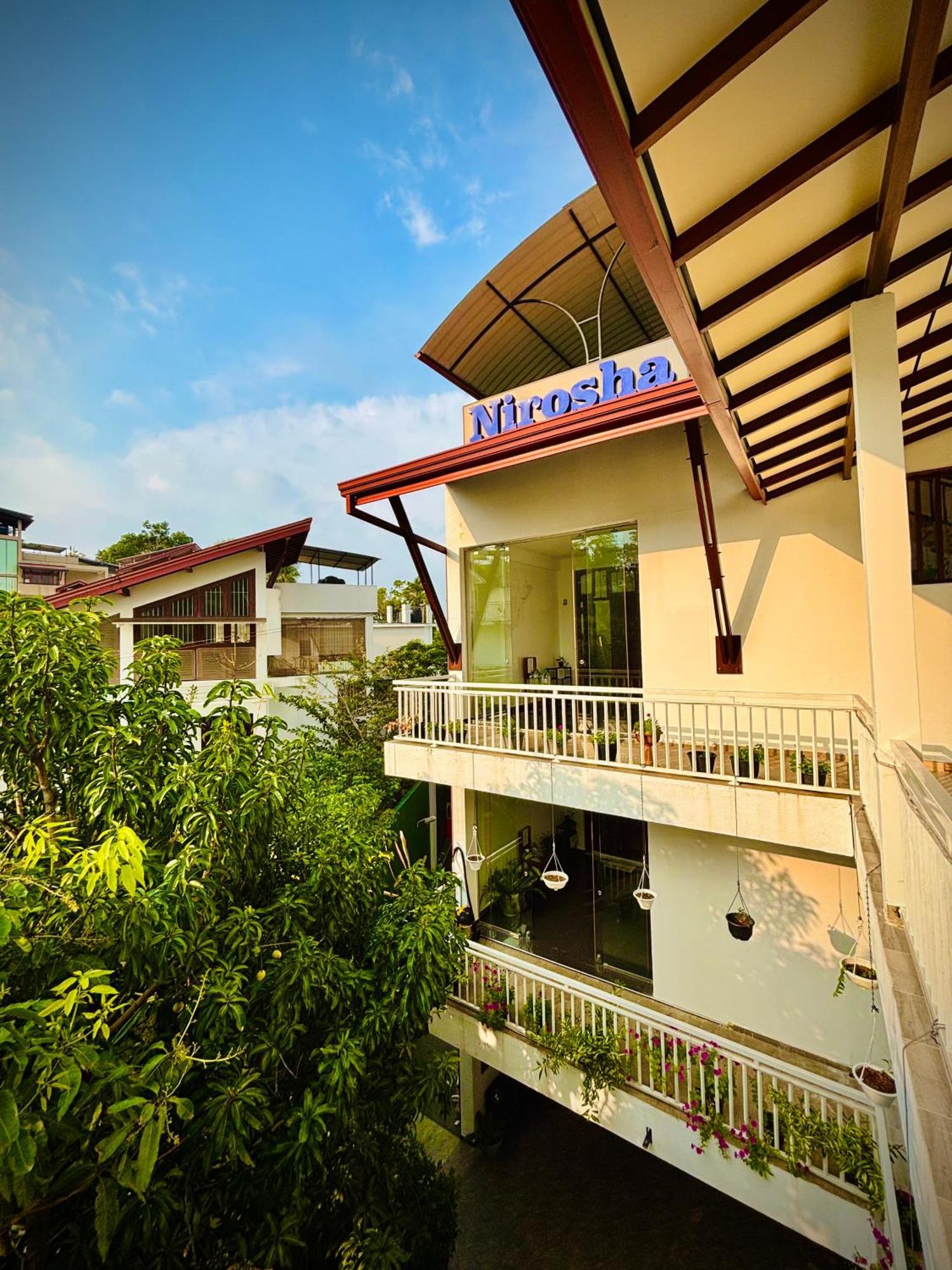 גאלה Nirosha Guest House מראה חיצוני תמונה