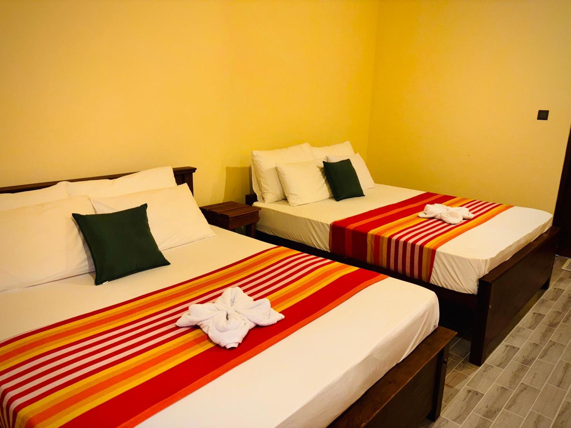 גאלה Nirosha Guest House מראה חיצוני תמונה