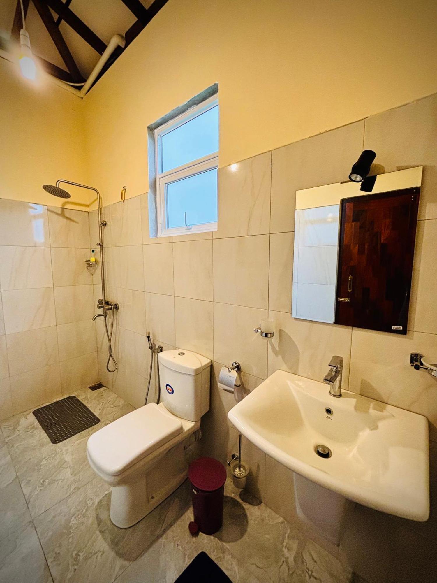 גאלה Nirosha Guest House מראה חיצוני תמונה