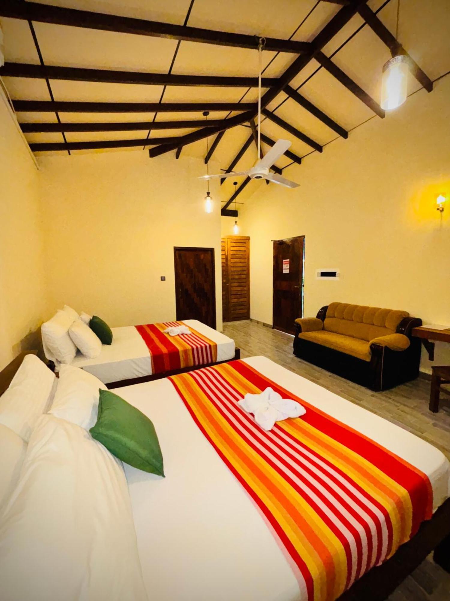 גאלה Nirosha Guest House מראה חיצוני תמונה